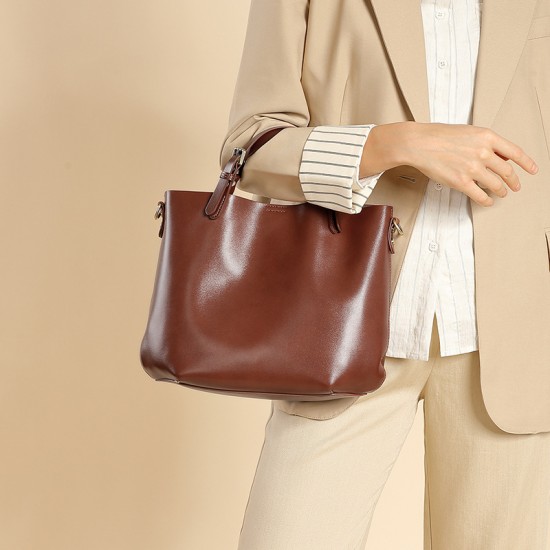 Simple, large-capacity, top-grain cowhide commuter tote bag, versatile, high-end, shoulder-shoulder, crossbody bucket bag for women. Simple, large-capacity, top-grain cowhide commuter tote bag, versatile, high-end, shoulder-shoulder, crossbody bucket bag for women.