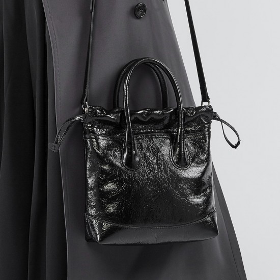 Song niche top-grain cowhide vintage drawstring handbag, single-shoulder/crossbody bucket bag, pleated genuine leather women's bag. Song niche top-grain cowhide vintage drawstring handbag, single-shoulder/crossbody bucket bag, pleated genuine leather women's bag.