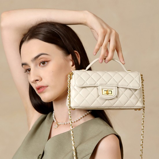 Leather Chanel-style light luxury fashion, 2025 new, single-shoulder and crossbody handbags, diamond-patterned bags. Leather Chanel-style light luxury fashion, 2025 new, single-shoulder and crossbody handbags, diamond-patterned bags.