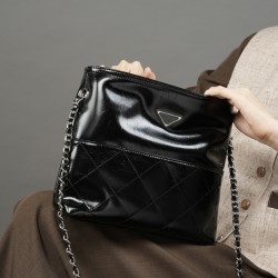 2025 new top-grain cowhide versatile small square bag, fashionable commuter shoulder and crossbody bag, trendy, popular for foreign trade, triangle logo