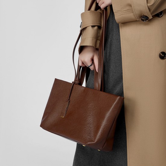 New genuine leather women's bags, cross-border cowhide tote bags, niche crossbody, vintage soft leather, large capacity. New genuine leather women's bags, cross-border cowhide tote bags, niche crossbody, vintage soft leather, large capacity.