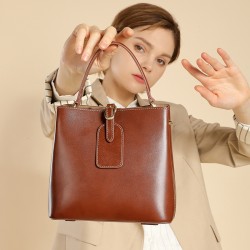 2025 new spring and summer women's bags, versatile bucket bags, luxurious large-capacity crossbody bags, genuine leather shoulder bags.