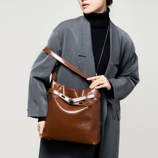 New genuine leather waxed tote bag, women's bag Large-capacity shoulder bag, commuter underarm bag, original design for work. New genuine leather waxed tote bag, women's bag Large-capacity shoulder bag, commuter underarm bag, original design for work.