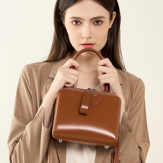 2025 new style versatile cowhide handbags, this year's popular, high-quality, French-style niche shoulder and crossbody bags.