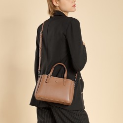 New, stylish top-grain cowhide handbags for foreign trade. Practical, multi-compartment, genuine leather shoulder and crossbody women's bag for commuting.