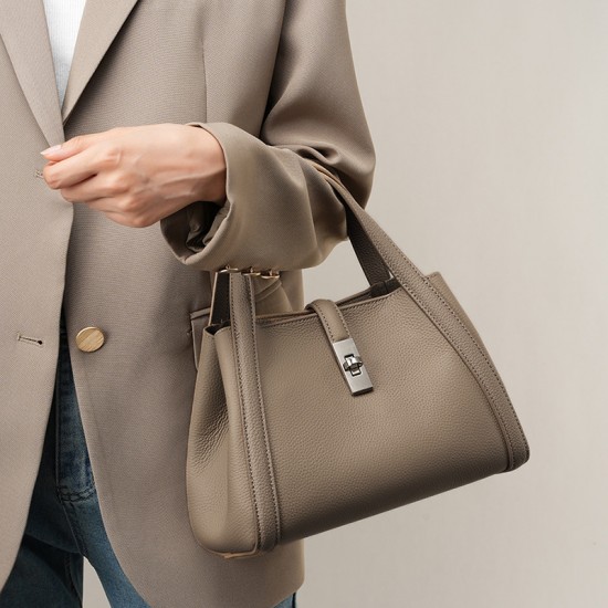 2025 new summer women's bags, crossbody bags, genuine leather pillow bag, underarm bag, luxury shoulder bag.