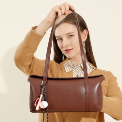 2025 new top-grain vegetable-tanned cowhide handbags, fashionable ladies' bags, retro and versatile pillow bags.
