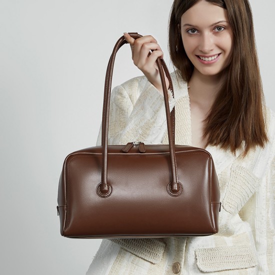 New top-grain cowhide large-capacity laptop bag, backpack, casual school bag, travel bag, and commuter bag.