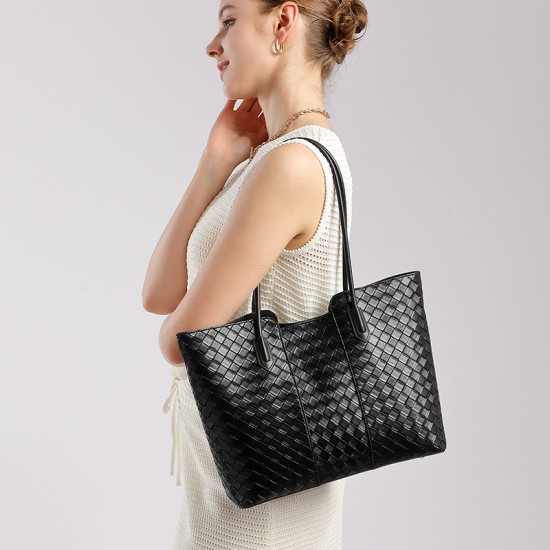 New style genuine leather women's handbag, fashionable cowhide shoulder bag, daily commuter bag, simple style, large capacity woven sling bag.