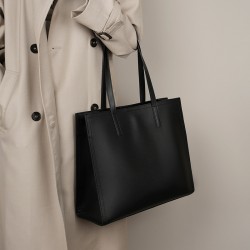New niche women's genuine leather large-capacity briefcase, laptop bag, black cowhide commuter bag.