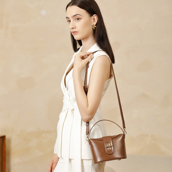New trendy urban minimalist genuine leather women's bags, 2025 crossbody bags, light luxury niche premium capsule lock bags. New trendy urban minimalist genuine leather women's bags, 2025 crossbody bags, light luxury niche premium capsule lock bags.