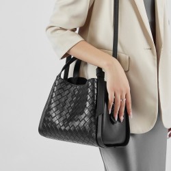 New niche summer women's bags, luxury cowhide casual and fashionable single-shoulder and crossbody bags, genuine leather embossed basket bags