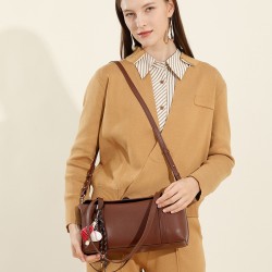 2025 new top-grain vegetable-tanned cowhide handbags, fashionable ladies' bags, retro and versatile pillow bags.