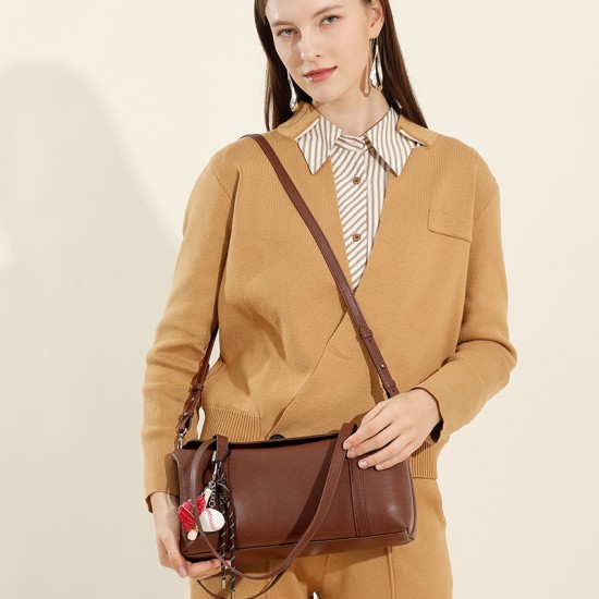 2025 new top-grain vegetable-tanned cowhide handbags, fashionable ladies' bags, retro and versatile pillow bags. 2025 new top-grain vegetable-tanned cowhide handbags, fashionable ladies' bags, retro and versatile pillow bags.