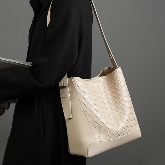 Hand-woven cowhide tote bag, new large-capacity fashionable commuter shoulder bag, crossbody bag Hand-woven cowhide tote bag, new large-capacity fashionable commuter shoulder bag, crossbody bag