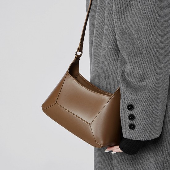 2025 spring and summer new style, fashionable underarm bag, versatile genuine leather, niche, simple crossbody bag, commuter shoulder bag