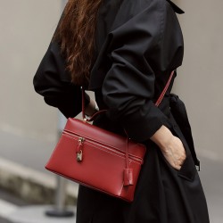 New spring/summer 2025 cowhide box bag, stylish commuter shoulder and crossbody bag, elegant and stylish women's handbag