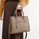 Large Large-capacity women's genuine leather tote, niche design, high-end commuter laptop briefcase.