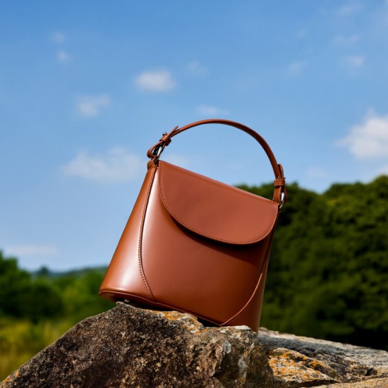 Niche Design Genuine Leather Crossbody Bag for Women, 2025 New Simple Cylindrical Bag, Luxury Shoulder Bag, Cowhide Baguette Bag Niche Design Genuine Leather Crossbody Bag for Women, 2025 New Simple Cylindrical Bag, Luxury Shoulder Bag, Cowhide Baguette Bag