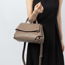 High-quality shoulder bag, niche design women's handbag, fashionable new light luxury women's bag, ultra-light commuter crossbody bag