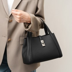 2025 new summer women's bags, crossbody bags, genuine leather pillow bag, underarm bag, luxury shoulder bag.
