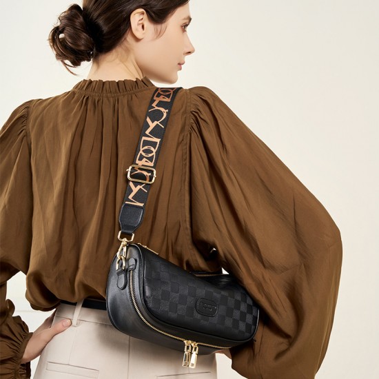 Used women's bags, niche design handbag, large capacity cowhide shoulder underarm bag, cowhide commuter bowling bag. Used women's bags, niche design handbag, large capacity cowhide shoulder underarm bag, cowhide commuter bowling bag.