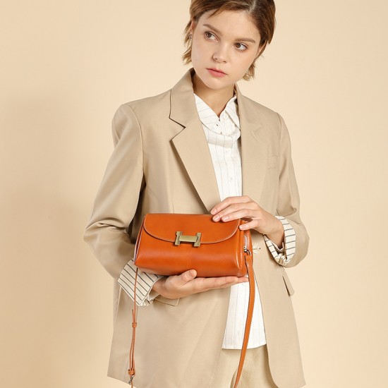 Luxury Small Women's Bag 2025 New Versatile Small Square Bag Retro Cowhide Commuter Single Shoulder Crossbody Bag