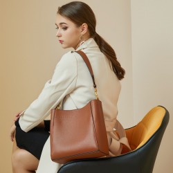 2025 spring/summer new top-grain cowhide retro genuine leather women's bag, large-capacity bucket bag, versatile shoulder/crossbody bag