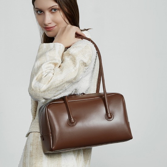 New top-grain cowhide large-capacity laptop bag, backpack, casual school bag, travel bag, and commuter bag.