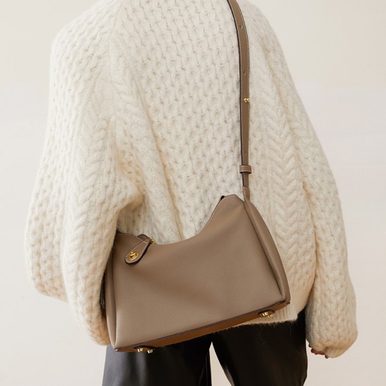 Premium genuine leather women's bag, new 2025 new crossbody shoulder bag, fashionable and stylish underarm bag. Premium genuine leather women's bag, new 2025 new crossbody shoulder bag, fashionable and stylish underarm bag.