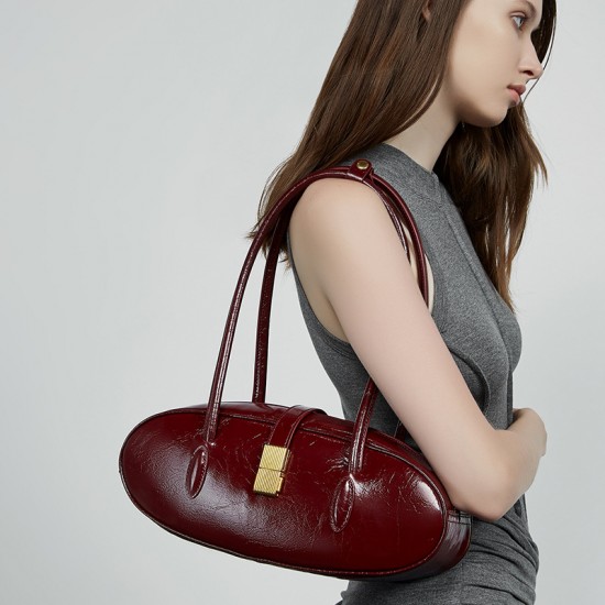 2025 new, top-grain waxed cowhide underarm bag, single-shoulder genuine leather handbag, long baguette bag for commuters.