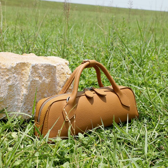 Top-grain leather underarm handbag, 2025 new style, large-capacity sausage bag, commuter shoulder long baguette bag