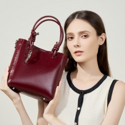 New autumn top-grain cowhide cracked shoulder-shoulder genuine leather crossbody tote bucket bag, niche waxed leather women's bag.