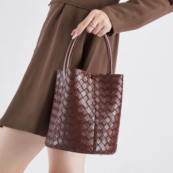 Luxury women's bag, 2025 new style genuine leather handbag, versatile woven bucket shoulder crossbody bag
