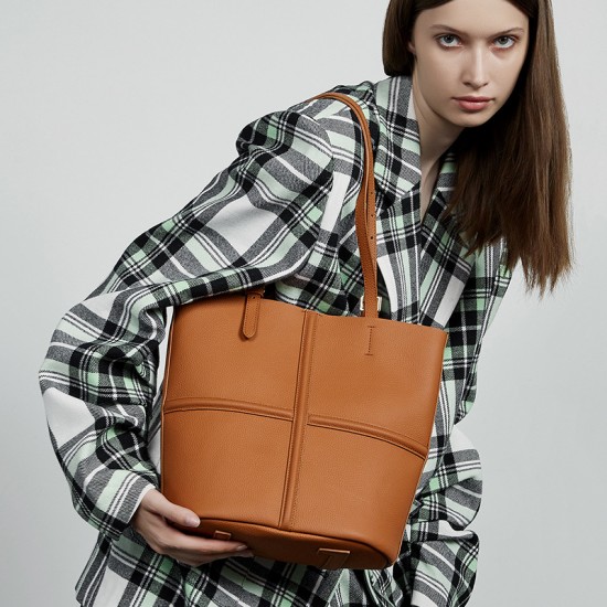 Top-grain cowhide handbag, single-shoulder, crossbody, 2025 new genuine leather retro commuter, lightweight luxury tote bag Top-grain cowhide handbag, single-shoulder, crossbody, 2025 new genuine leather retro commuter, lightweight luxury tote bag