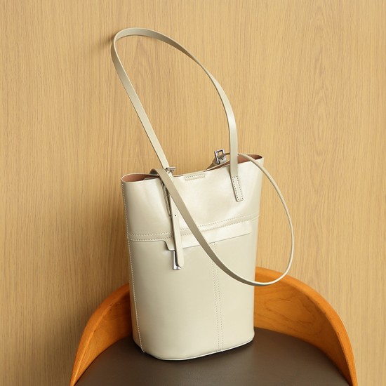 Top-grain cowhide croissant bag, genuine leather horn bag, niche design, Korean saddle bag, fashionable and versatile shoulder and crossbody bag