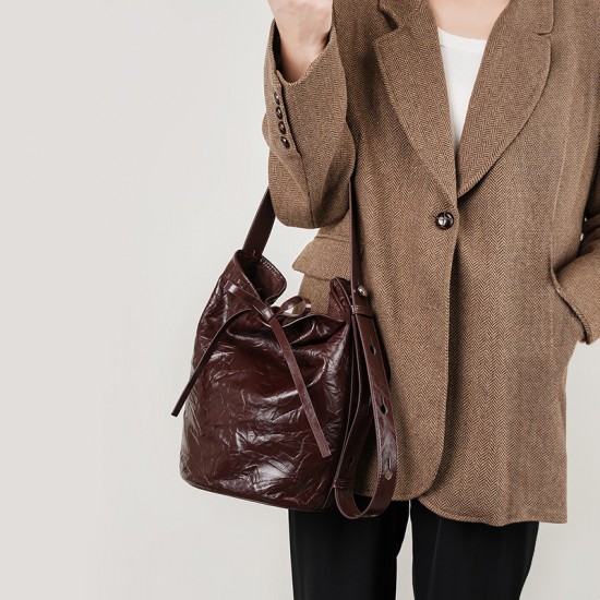 Retro Classic Genuine Leather Women's Bag, 2025 New Bucket Bag, Stylish Niche Hand-Scraped Cowhide Single-Shoulder Crossbody Tote Retro Classic Genuine Leather Women's Bag, 2025 New Bucket Bag, Stylish Niche Hand-Scraped Cowhide Single-Shoulder Crossbody Tote