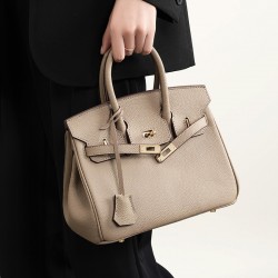 Genuine Leather Women's Bag, a Spring/Summer 2025 Large-Capacity Underarm Shoulder Bag, a Niche Retro, Versatile Handbag